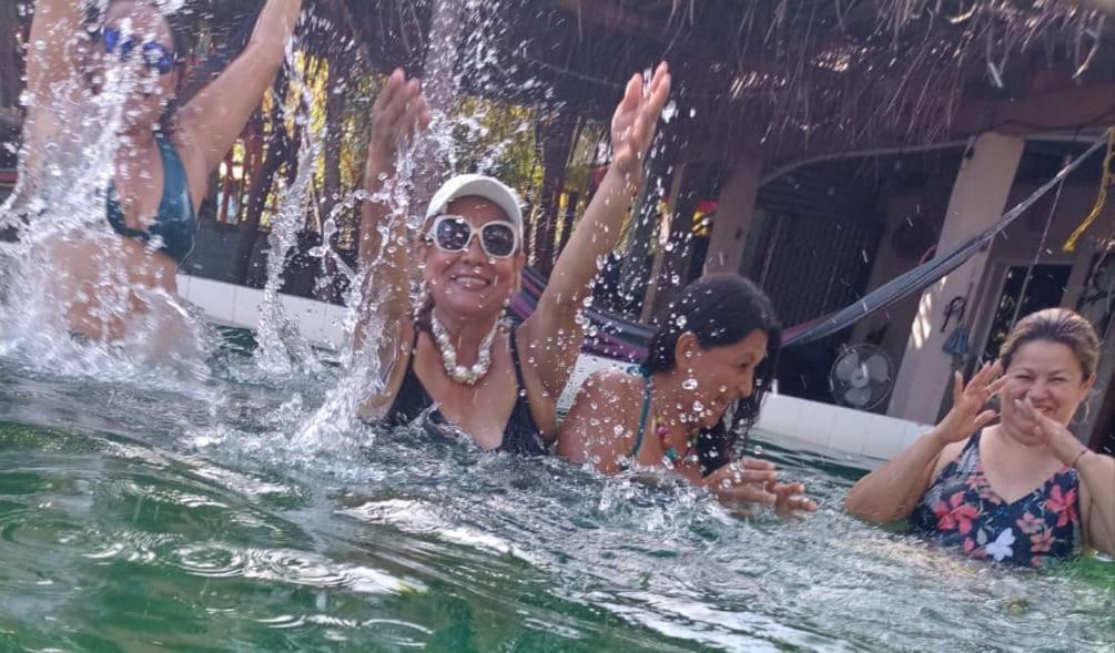 ホテルSurf & Turf Zacatecoluca エクステリア 写真